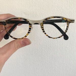 Theo Pourbus glasses